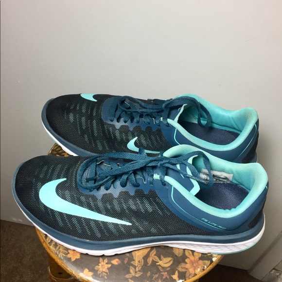 blue nike womens running shoes